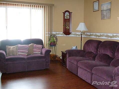 Living room is 12'x 15'