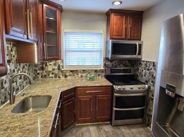 100 Luttgen Pl APT B1