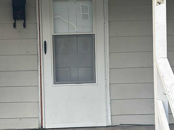 3rd image of 409 E Waddell St