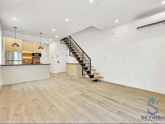 2nd image of 1698 Pacific St #Phc