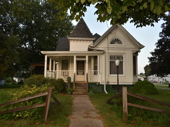 311 N 2nd St, Secor, IL 61771