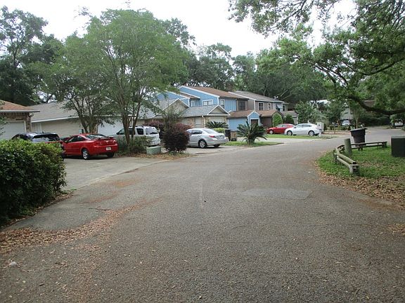 4th image of 6100 The Oaks Ln