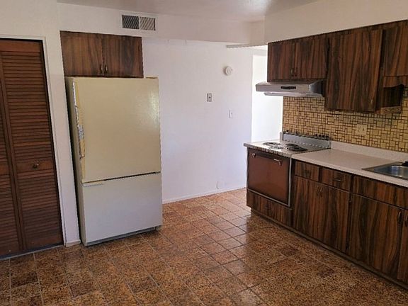 3rd image of 2446 E Blanche Dr