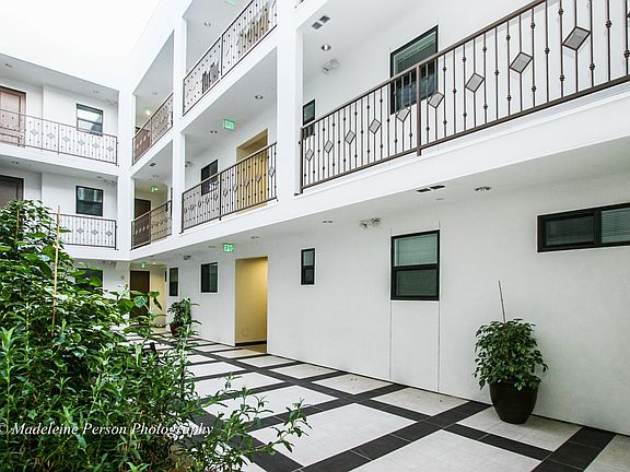 3rd image of 12354 Chandler Blvd