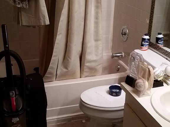 4th image of 2920 Edgehill Ln