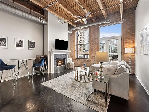 3rd image of 616 W Fulton St APT 513