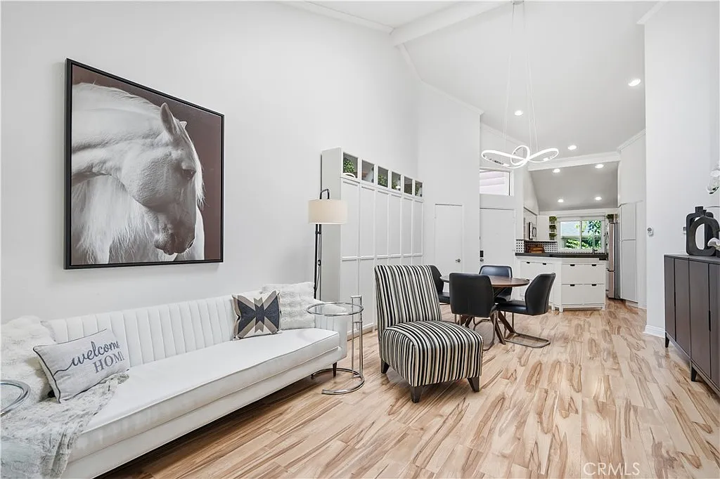 2 bed, 946 sqft, $3,500 — Photo 4
