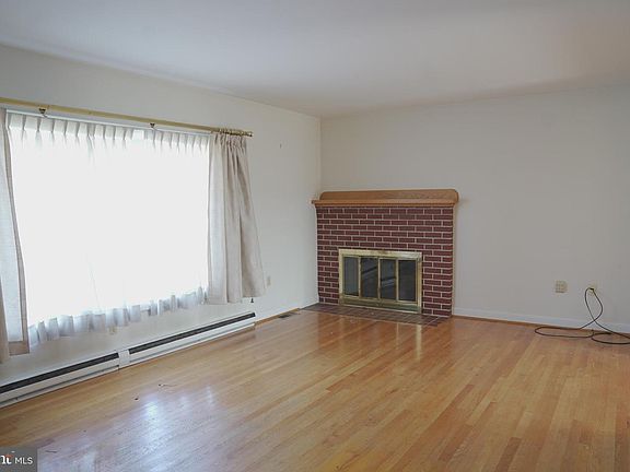 5th image of 176 Princeton St