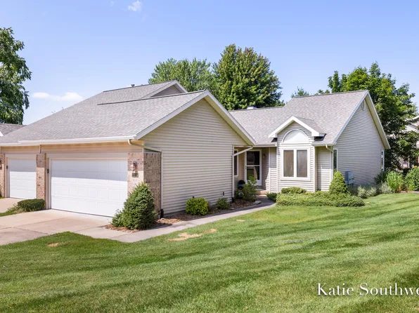 2116 Shetland Dr NE, Grand Rapids, MI 49505