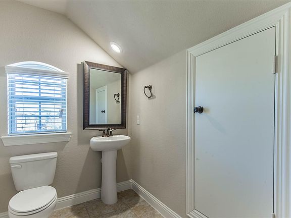 4th image of 10700 Smithville Pl