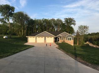 20630 Gregory Ln, Sherrill, IA 52073