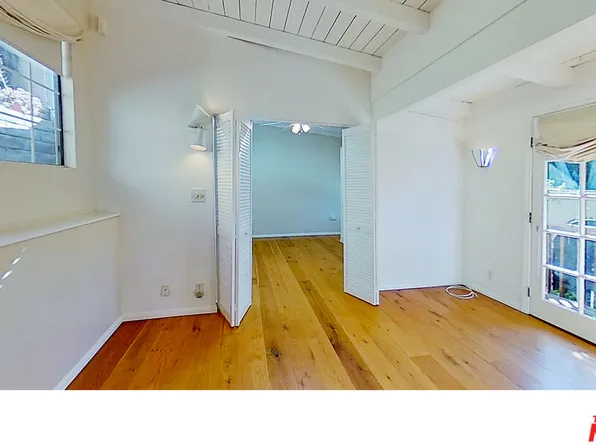 10211 Seabury Ln, Los Angeles, CA 90077
