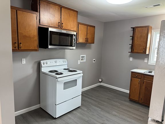 4th image of 204 Davidson St W
