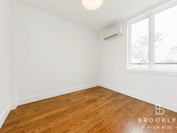 4th image of 124 Erasmus St #5B