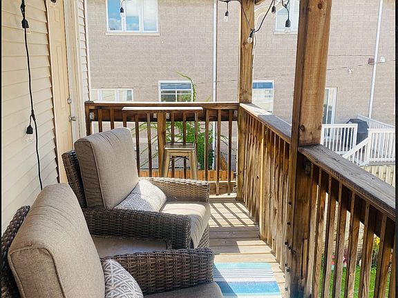 2nd image of 2509 N Marshfield Ave APT 2R