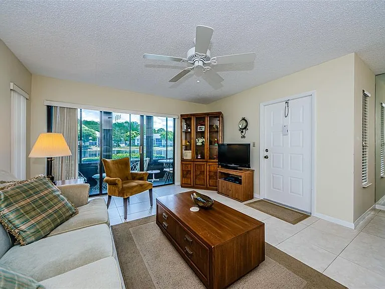 1151 Pine Ridge Cir W #F1 — Photo 21