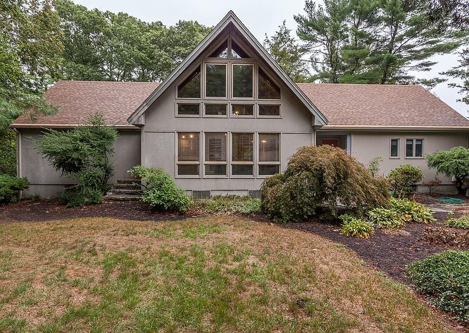 1st image of 18 Heritage Hill Dr
