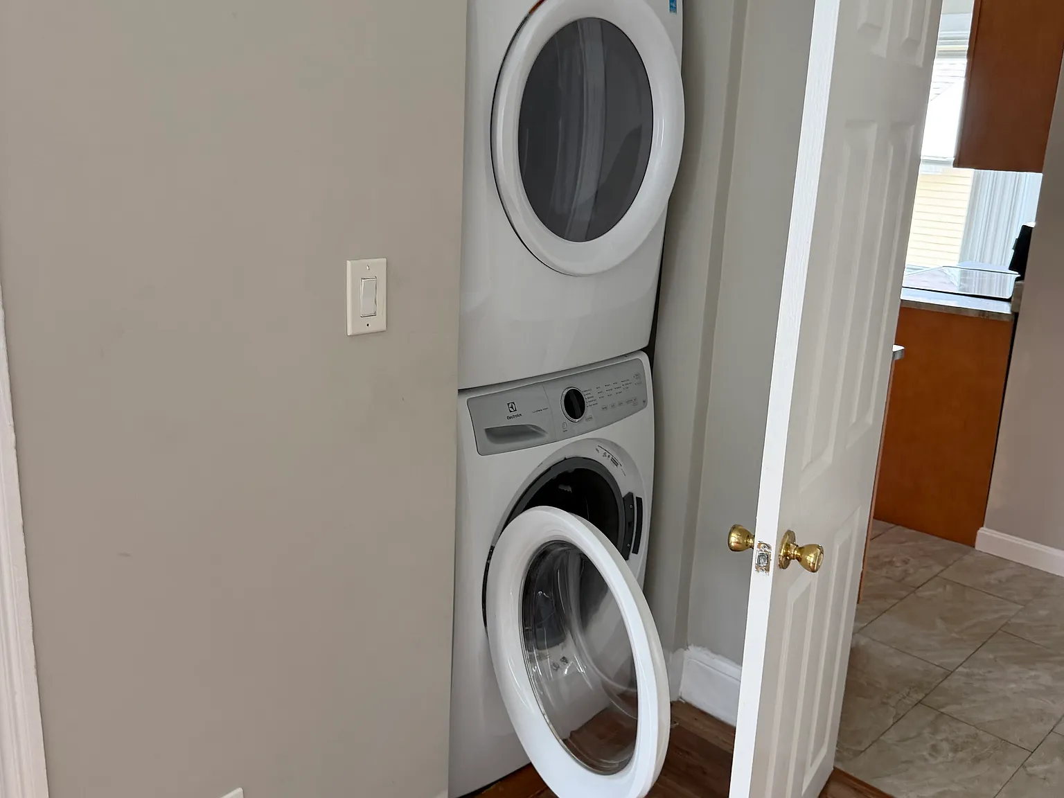 3 bed, 1150 sqft, $2,050 — Photo 1