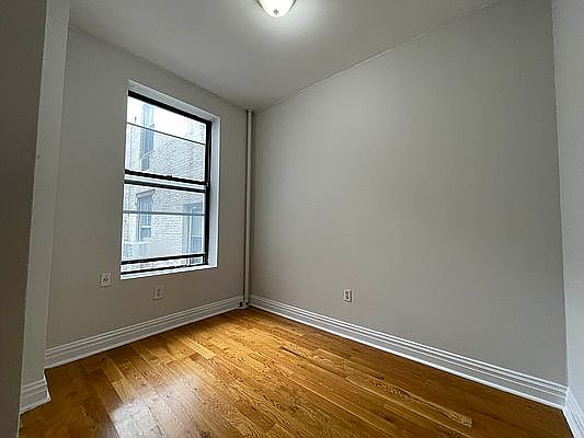 5th image of 132 Thompson St APT 32