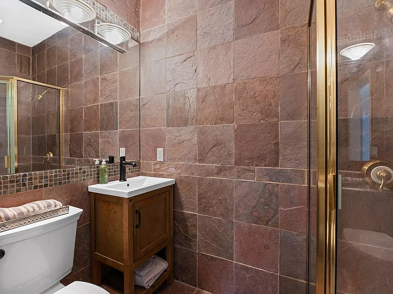31 Colony Rd — Photo 17