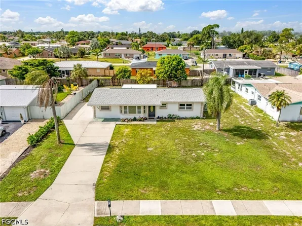 18186 Iris Rd, Fort Myers, FL 33967