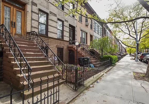 3rd image of 420 Bainbridge St