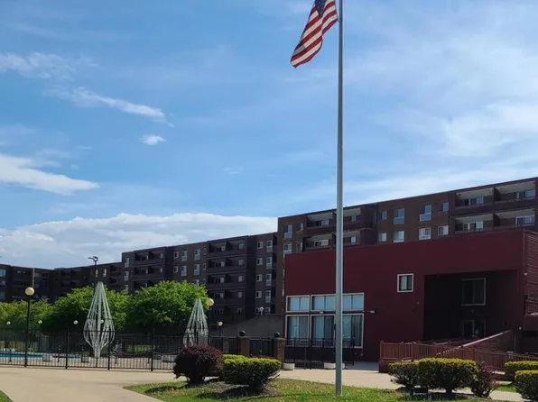 500 Park Ave APT 537, Calumet City, IL 60409