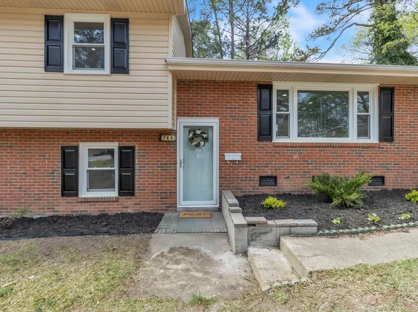 744 Chadwick Rd, Fayetteville, NC 28301