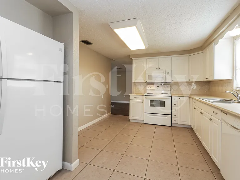 11221 Nome Ave — Photo 5