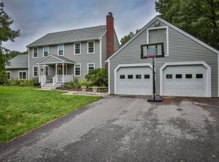4 Copperfield Ln, Londonderry, NH 03053