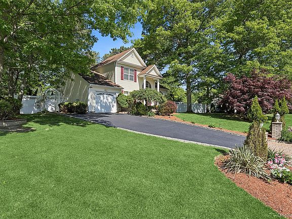 3rd image of 16 Winterberry Drive