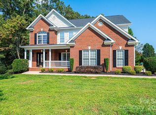 2594 Knoll Ridge Ct, Hickory, NC 28602