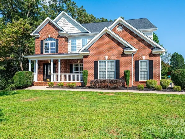 2594 Knoll Ridge Ct, Hickory, NC 28602