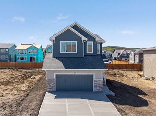 35 E Creekside Rise SW, Calgary, AB T2X 5V9