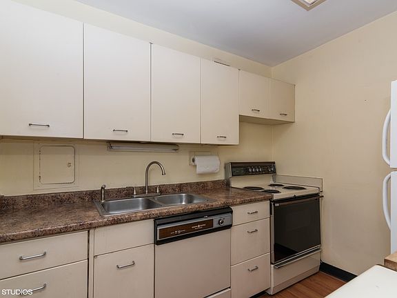 5th image of 535 N Michigan Ave APT 1406