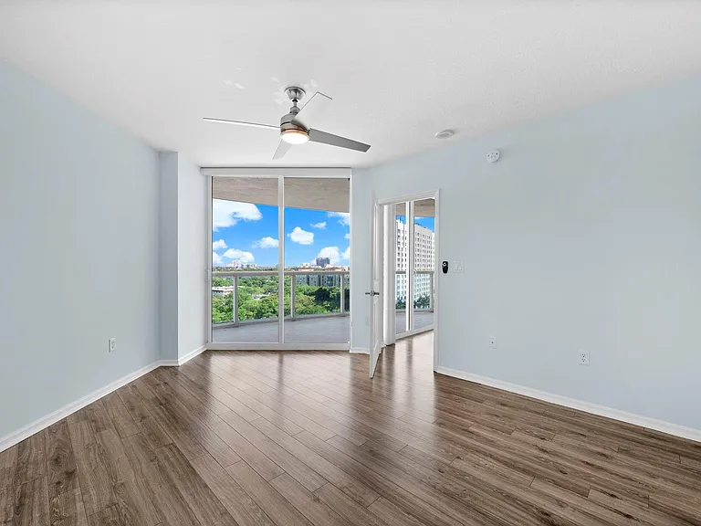 347 N New River Dr #1110 — Photo 16
