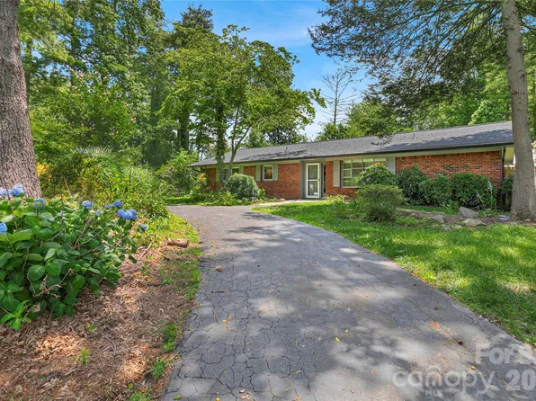 138 Surry Ln, Hendersonville, NC 28791