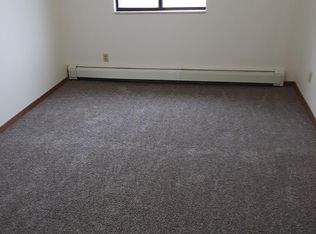 2115 J St APT 7, Iowa City, IA 52240