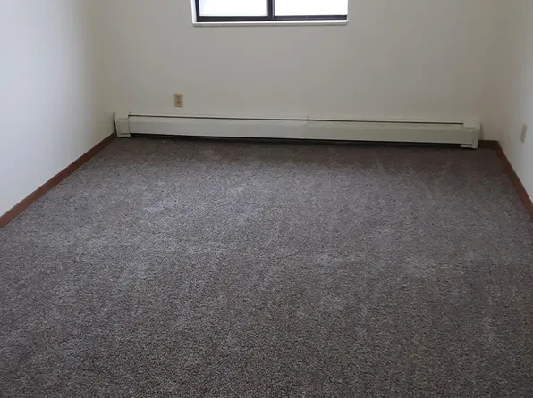 2115 J St APT 7, Iowa City, IA 52240
