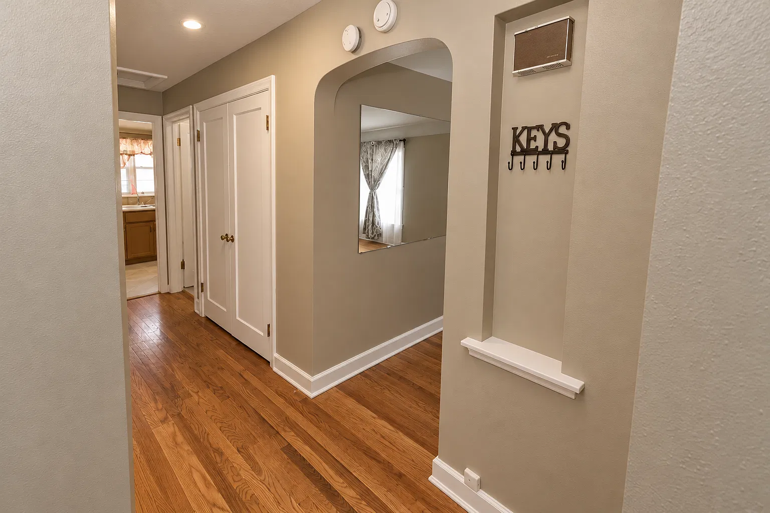 4 bed, 2200 sqft, $2,195 — Photo 4
