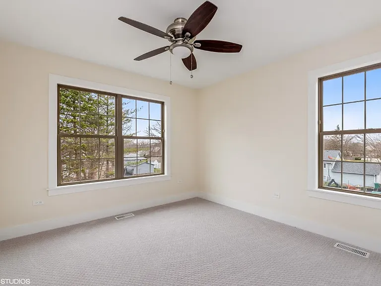 601 Broadway St — Photo 12