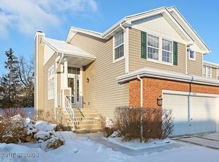 6618 Weather Hill Dr, Willowbrook, IL 60527