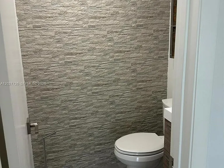 6840 SW 45th Ln #6 — Photo 8