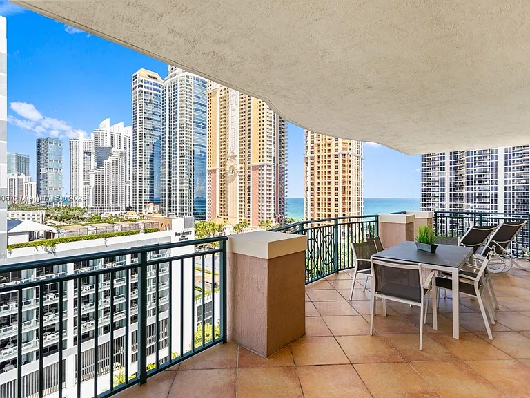 17555 Atlantic Blvd #Penthouse 7 — Photo 13