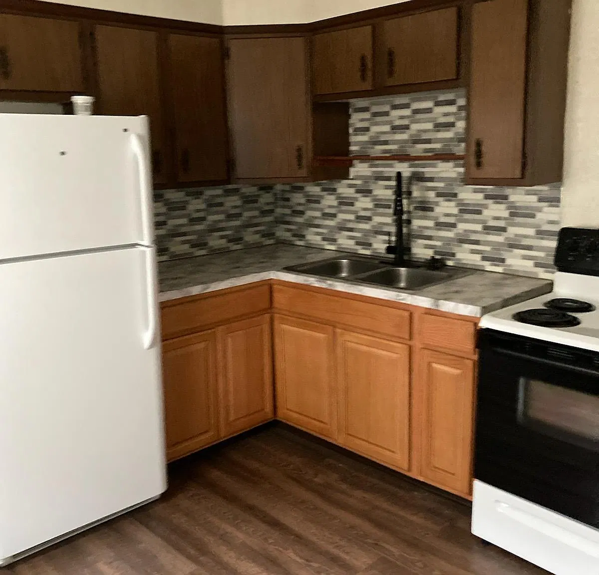 2 bed, 1050 sqft, $985 — Photo 1