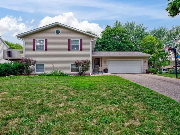 117 Carver Sq, Waconia, MN 55387