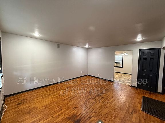2nd image of 1521 E McDaniel St