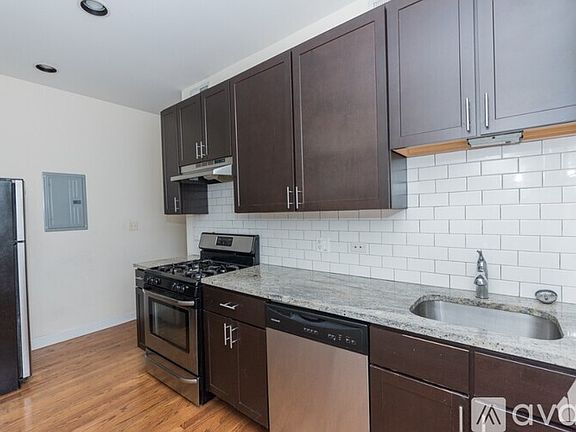 3rd image of 859 W Cornelia Ave #857-3S