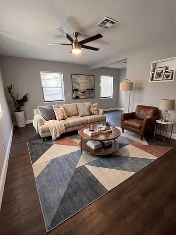3 bed, 1000 sqft, $2,149 — Photo 1