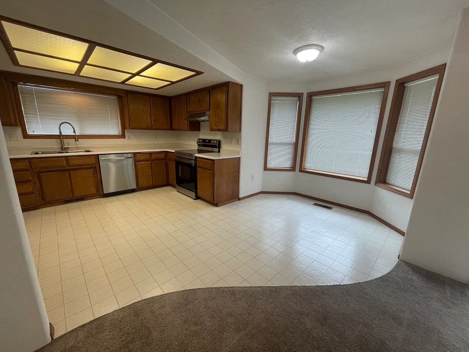 1123 Agate St — Photo 4